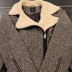 Oversized collar coat